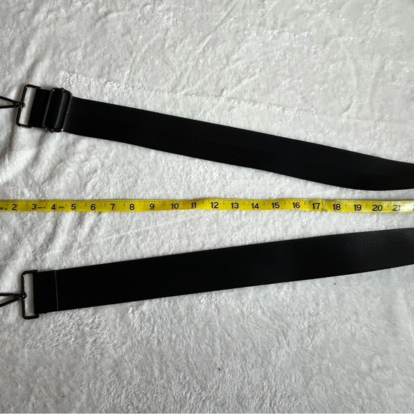 HAUTE SHORE Camouflage Crossbody Bag - Black and Gray Tones - Picture 11 of 13